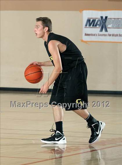 Thumbnail 2 in Central vs. Capistrano Valley (MaxPreps Holiday Classic) photogallery.
