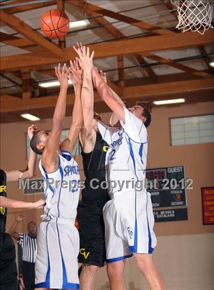 Thumbnail 2 in Central vs. Capistrano Valley (MaxPreps Holiday Classic) photogallery.