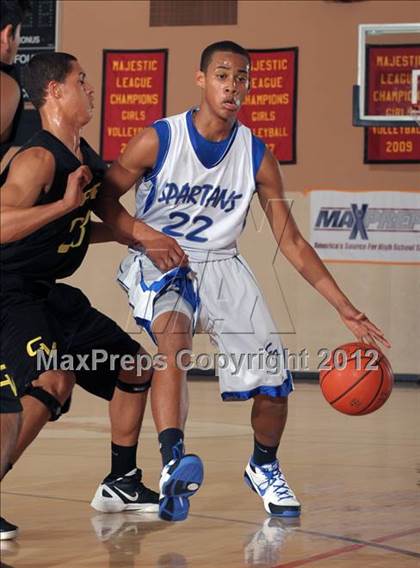 Thumbnail 2 in Central vs. Capistrano Valley (MaxPreps Holiday Classic) photogallery.
