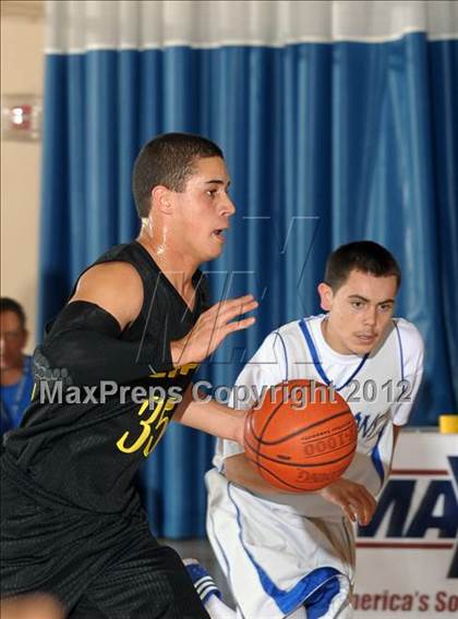 Thumbnail 2 in Central vs. Capistrano Valley (MaxPreps Holiday Classic) photogallery.