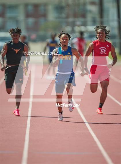 Thumbnail 2 in Panther Relays (4x100M) photogallery.