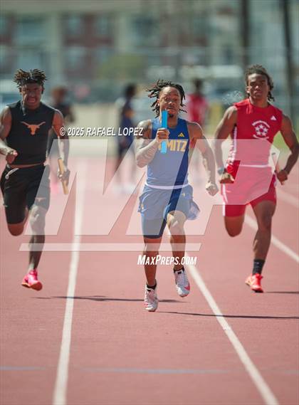 Thumbnail 3 in Panther Relays (4x100M) photogallery.