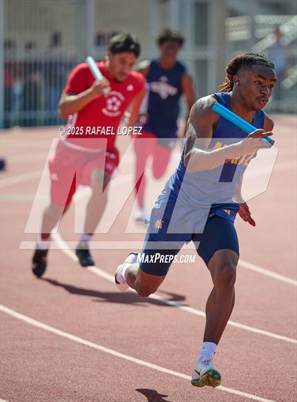 Thumbnail 1 in Panther Relays (4x100M) photogallery.