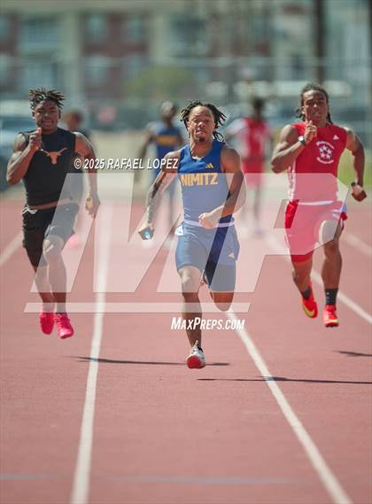 Thumbnail 1 in Panther Relays (4x100M) photogallery.