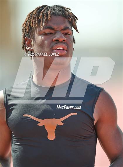 Thumbnail 1 in Panther Relays (4x100M) photogallery.