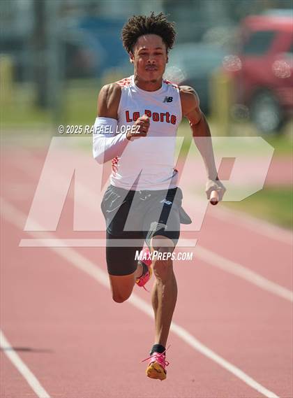 Thumbnail 1 in Panther Relays (4x100M) photogallery.