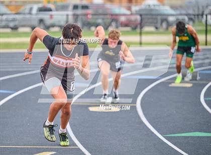 Thumbnail 1 in UIL 3A Track & Field District (400M) photogallery.