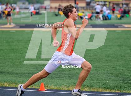 Thumbnail 2 in UIL 3A Track & Field District (400M) photogallery.