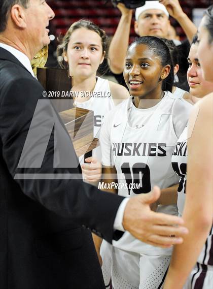 Thumbnail 2 in Xavier College Prep vs. Hamilton (AIA 6A Finals) photogallery.