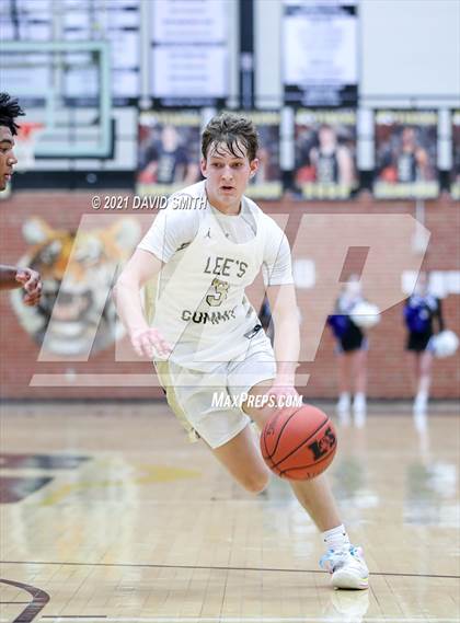 Thumbnail 3 in Liberty vs. Lee's Summit (MSHSAA Class 6 Quarterfinal) photogallery.