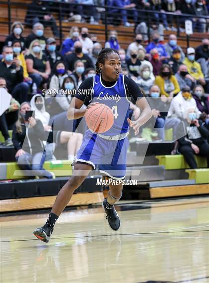 Thumbnail 1 in Liberty vs. Lee's Summit (MSHSAA Class 6 Quarterfinal) photogallery.