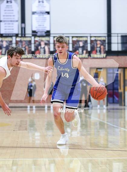 Thumbnail 2 in Liberty vs. Lee's Summit (MSHSAA Class 6 Quarterfinal) photogallery.