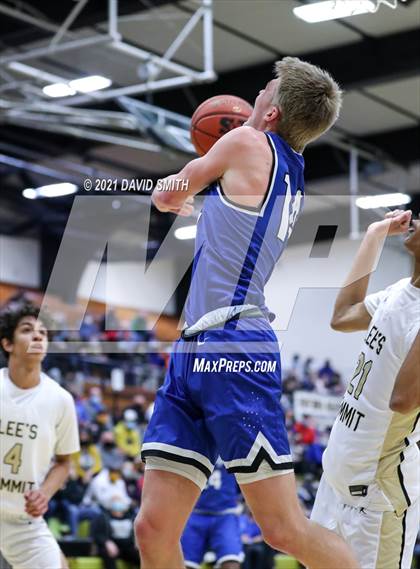 Thumbnail 2 in Liberty vs. Lee's Summit (MSHSAA Class 6 Quarterfinal) photogallery.