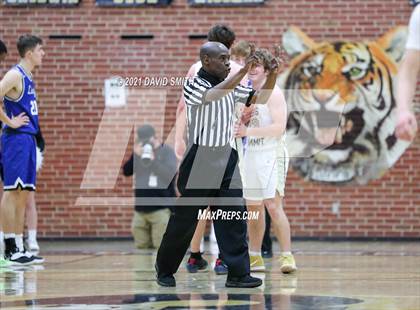 Thumbnail 2 in Liberty vs. Lee's Summit (MSHSAA Class 6 Quarterfinal) photogallery.