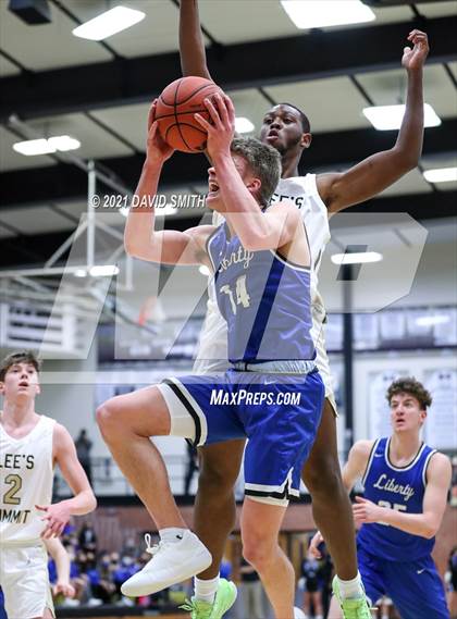 Thumbnail 2 in Liberty vs. Lee's Summit (MSHSAA Class 6 Quarterfinal) photogallery.