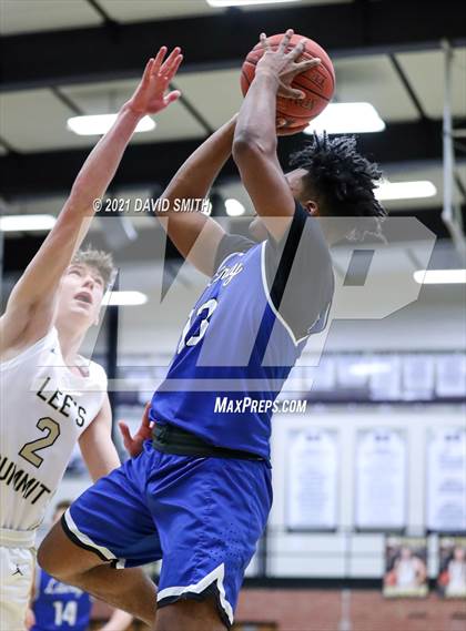 Thumbnail 2 in Liberty vs. Lee's Summit (MSHSAA Class 6 Quarterfinal) photogallery.