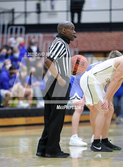 Thumbnail 2 in Liberty vs. Lee's Summit (MSHSAA Class 6 Quarterfinal) photogallery.