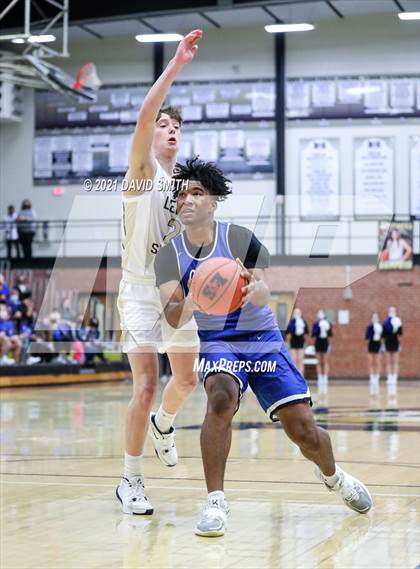 Thumbnail 2 in Liberty vs. Lee's Summit (MSHSAA Class 6 Quarterfinal) photogallery.