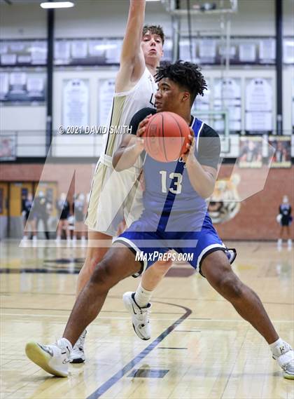 Thumbnail 1 in Liberty vs. Lee's Summit (MSHSAA Class 6 Quarterfinal) photogallery.