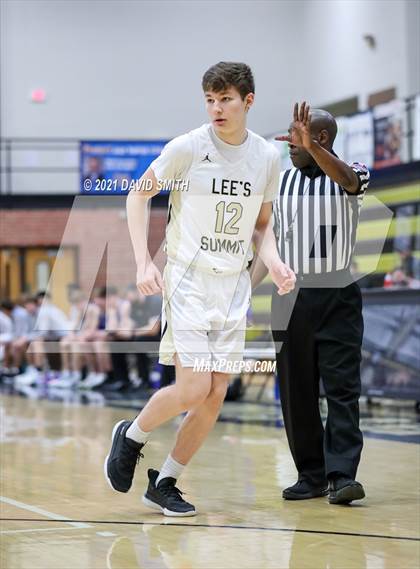 Thumbnail 3 in Liberty vs. Lee's Summit (MSHSAA Class 6 Quarterfinal) photogallery.