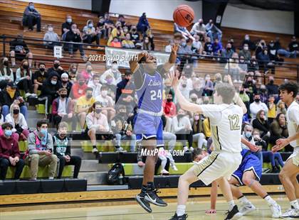 Thumbnail 3 in Liberty vs. Lee's Summit (MSHSAA Class 6 Quarterfinal) photogallery.