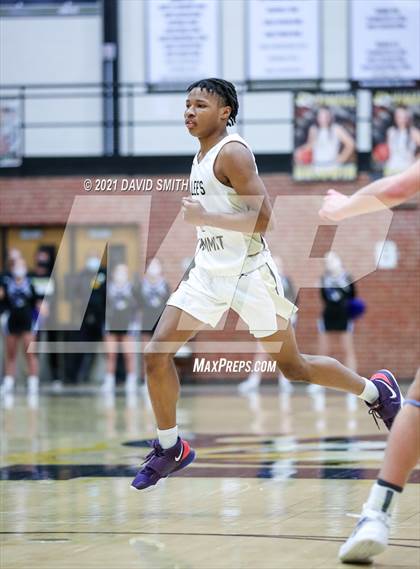 Thumbnail 1 in Liberty vs. Lee's Summit (MSHSAA Class 6 Quarterfinal) photogallery.