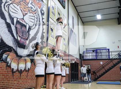 Thumbnail 1 in Liberty vs. Lee's Summit (MSHSAA Class 6 Quarterfinal) photogallery.