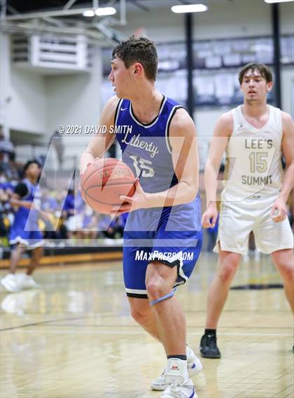 Thumbnail 2 in Liberty vs. Lee's Summit (MSHSAA Class 6 Quarterfinal) photogallery.