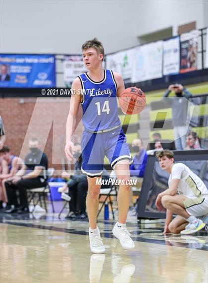 Thumbnail 3 in Liberty vs. Lee's Summit (MSHSAA Class 6 Quarterfinal) photogallery.