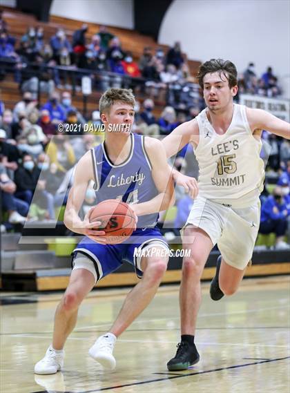 Thumbnail 1 in Liberty vs. Lee's Summit (MSHSAA Class 6 Quarterfinal) photogallery.
