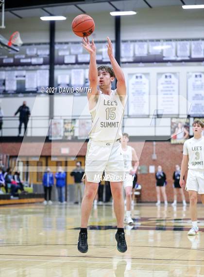 Thumbnail 2 in Liberty vs. Lee's Summit (MSHSAA Class 6 Quarterfinal) photogallery.