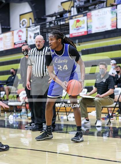 Thumbnail 2 in Liberty vs. Lee's Summit (MSHSAA Class 6 Quarterfinal) photogallery.