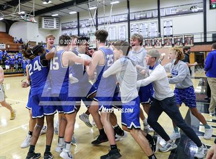 Thumbnail 1 in Liberty vs. Lee's Summit (MSHSAA Class 6 Quarterfinal) photogallery.