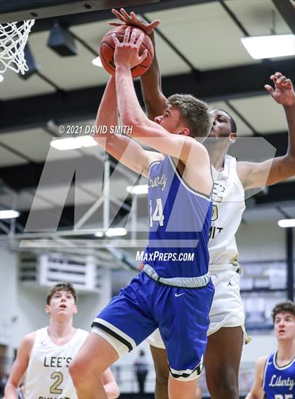 Thumbnail 3 in Liberty vs. Lee's Summit (MSHSAA Class 6 Quarterfinal) photogallery.