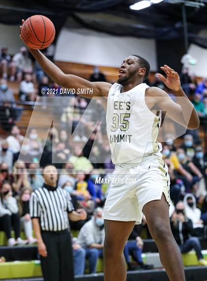 Thumbnail 1 in Liberty vs. Lee's Summit (MSHSAA Class 6 Quarterfinal) photogallery.