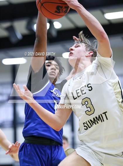 Thumbnail 2 in Liberty vs. Lee's Summit (MSHSAA Class 6 Quarterfinal) photogallery.