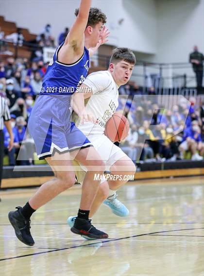Thumbnail 2 in Liberty vs. Lee's Summit (MSHSAA Class 6 Quarterfinal) photogallery.