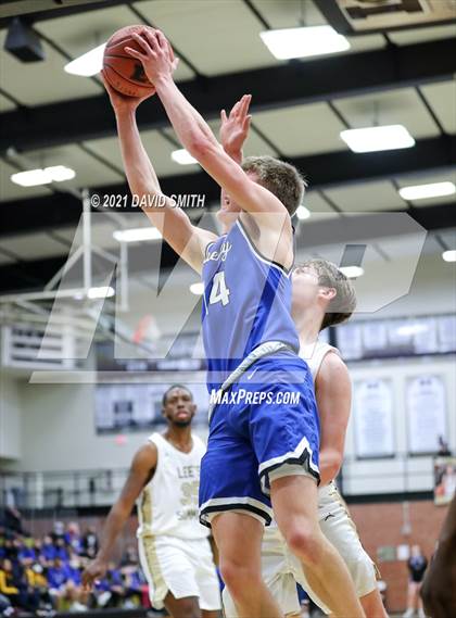 Thumbnail 2 in Liberty vs. Lee's Summit (MSHSAA Class 6 Quarterfinal) photogallery.