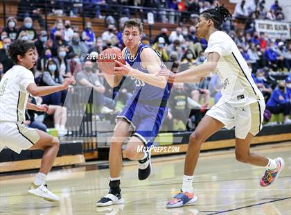 Thumbnail 2 in Liberty vs. Lee's Summit (MSHSAA Class 6 Quarterfinal) photogallery.