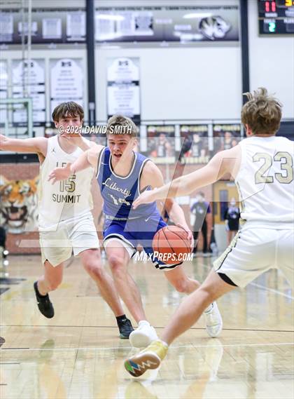 Thumbnail 2 in Liberty vs. Lee's Summit (MSHSAA Class 6 Quarterfinal) photogallery.