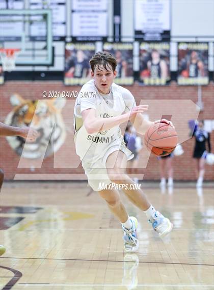 Thumbnail 2 in Liberty vs. Lee's Summit (MSHSAA Class 6 Quarterfinal) photogallery.