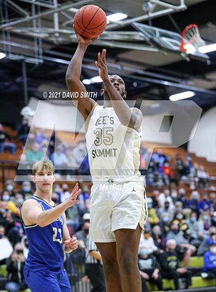 Thumbnail 3 in Liberty vs. Lee's Summit (MSHSAA Class 6 Quarterfinal) photogallery.