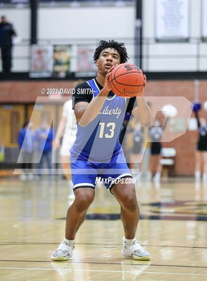Thumbnail 3 in Liberty vs. Lee's Summit (MSHSAA Class 6 Quarterfinal) photogallery.