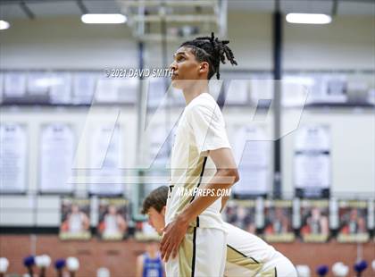 Thumbnail 2 in Liberty vs. Lee's Summit (MSHSAA Class 6 Quarterfinal) photogallery.