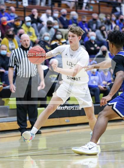 Thumbnail 3 in Liberty vs. Lee's Summit (MSHSAA Class 6 Quarterfinal) photogallery.