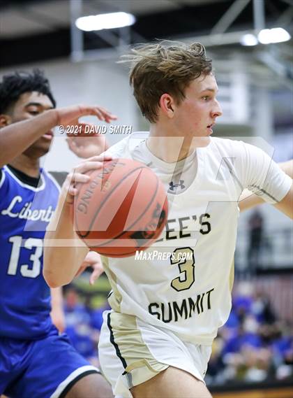 Thumbnail 1 in Liberty vs. Lee's Summit (MSHSAA Class 6 Quarterfinal) photogallery.