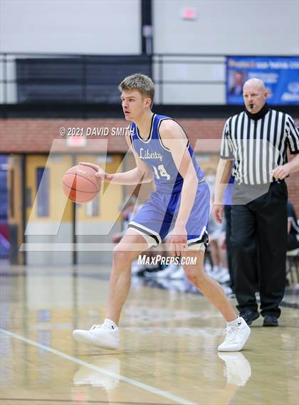 Thumbnail 2 in Liberty vs. Lee's Summit (MSHSAA Class 6 Quarterfinal) photogallery.