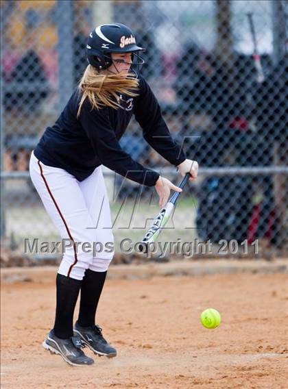 Thumbnail 2 in Alvin vs Taylor (Bryan-College Station Tournament) photogallery.