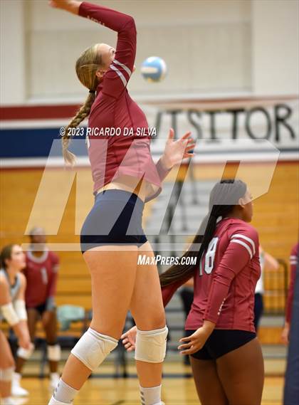 Thumbnail 2 in Tompkins vs. Dawson photogallery.