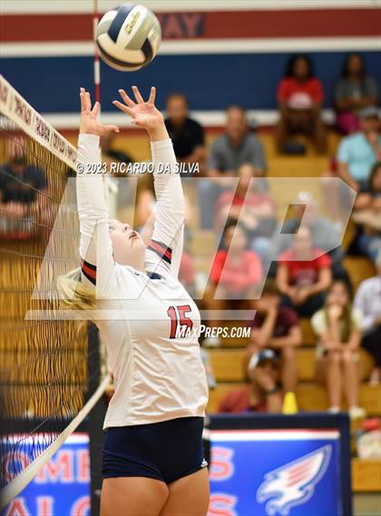 Thumbnail 3 in Tompkins vs. Dawson photogallery.
